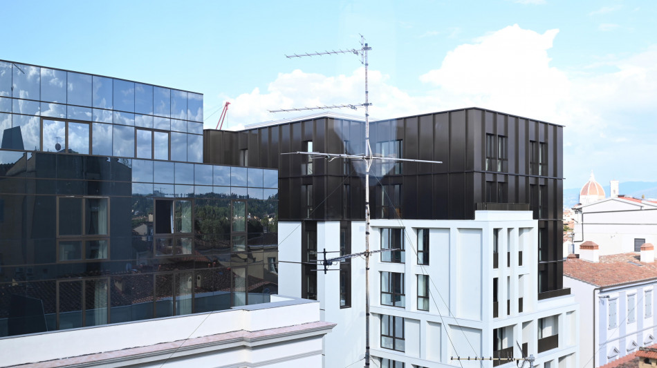 Anche il Mic accende un faro sul cubo nero di Firenze