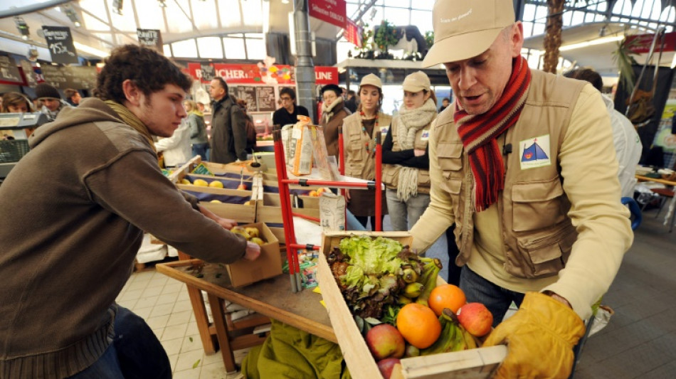 Inflation: sur un march&eacute; lillois, des "glaneurs" d'invendus face &agrave; une pr&eacute;carit&eacute; qui s'&eacute;tend