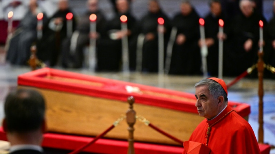 "He decidido obedecer", dice cardenal convicto tras desistir del c&oacute;nclave