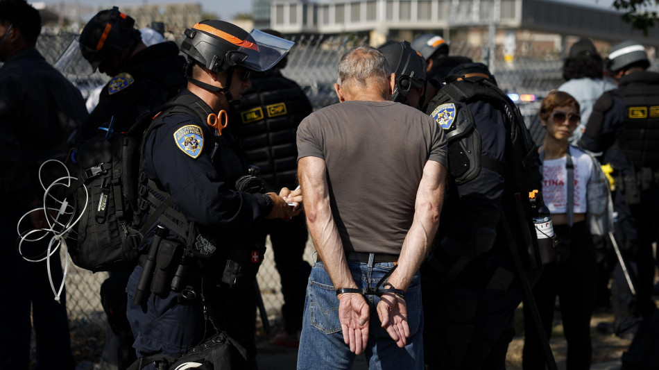 Polizia, 'arresti di massa nel centro di Los Angeles'