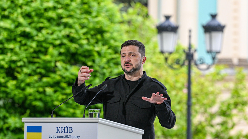 Zelensky, 'sar&ograve; in Turchia, bene se ci fosse anche Trump'