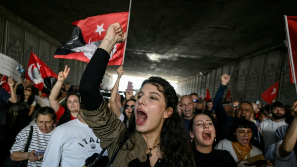 Oposi&ccedil;&atilde;o na Turquia denuncia 'maus-tratos' a estudantes detidos