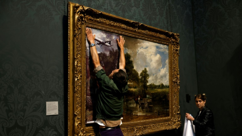 A Londres, deux militants &eacute;cologistes se collent &agrave; un tableau de la National Gallery