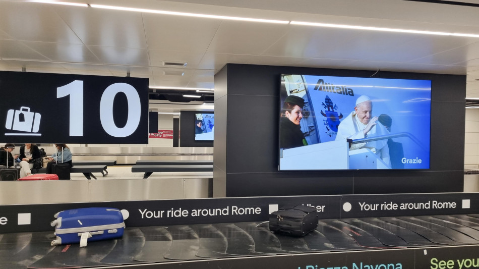 Codacons, per i funerali del papa i voli sfiorano i 500 euro