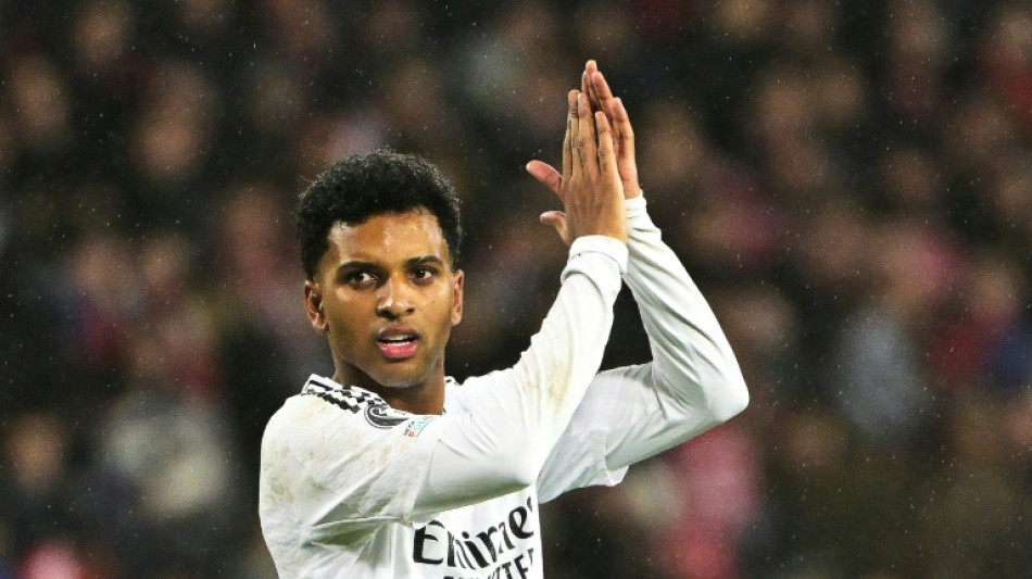 Rodrygo sente desconforto e deixa treino do Real Madrid