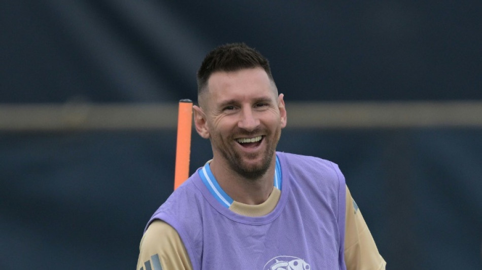 Com Messi e sem Dibu Mart&iacute;nez, Argentina anuncia convocados para as Eliminat&oacute;rias