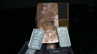 Oro e metalli in caduta, i mercati puntano su greggio e gas