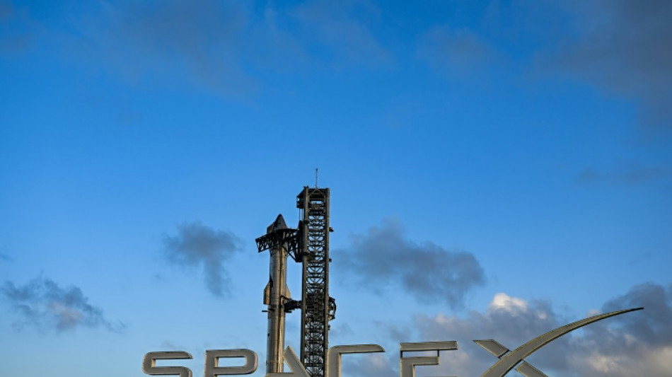 Foguete Starship da SpaceX explode em plataforma de lançamento no Texas