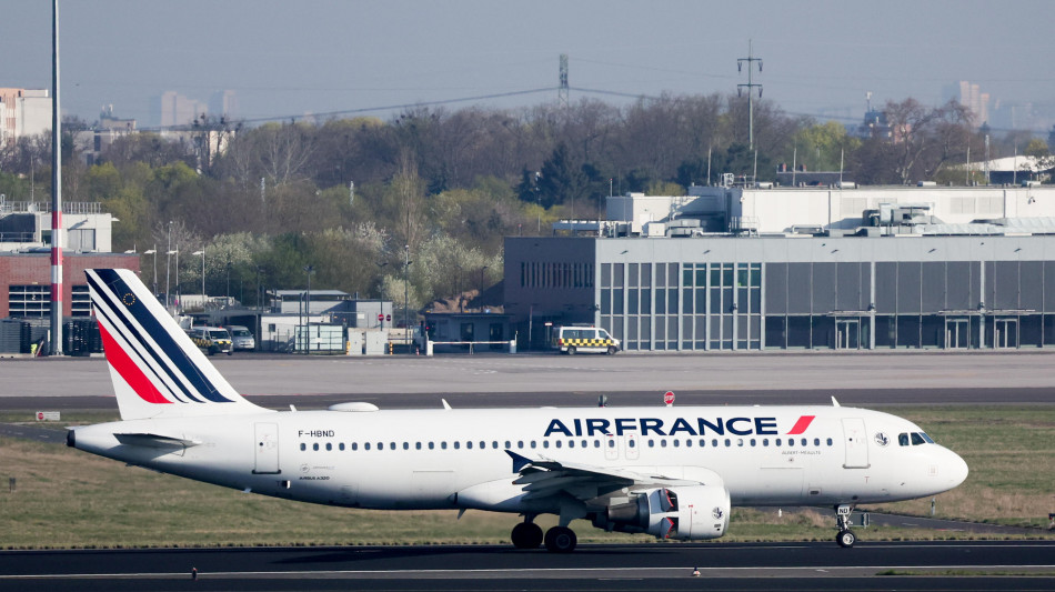 Air France, nel 2026 aumento di 2,4 miliardi della spesa in carburante
