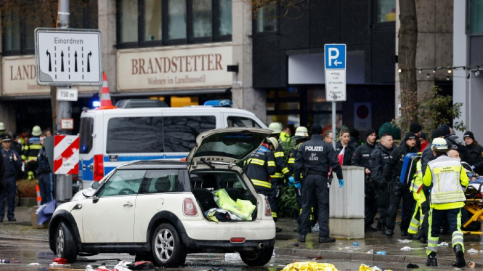 Auto f&auml;hrt in Gewerkschaftsdemonstration: Etwa 20 Verletzte in M&uuml;nchen