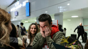 Erste Maschine mit Franzosen aus Golfregion in Paris gelandet