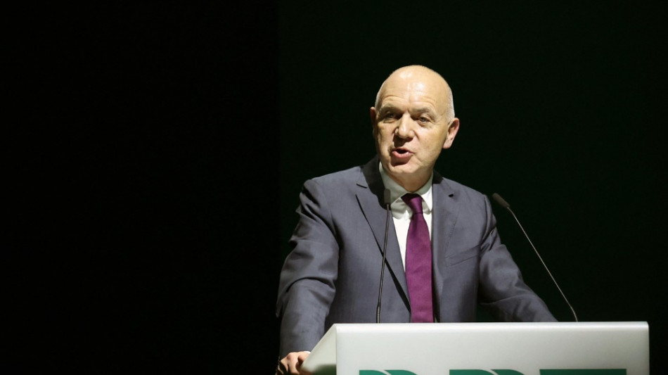 Neuendorf: "Fu&szlig;ball nicht wie eine Nebensache behandeln"