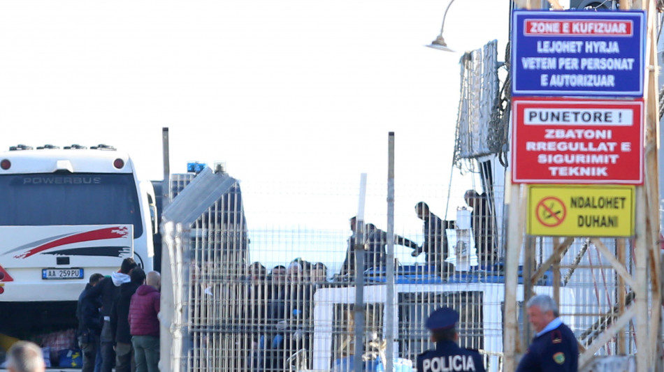 Viminale, 'protesta e qualche danneggiamento in Cpr Albania'