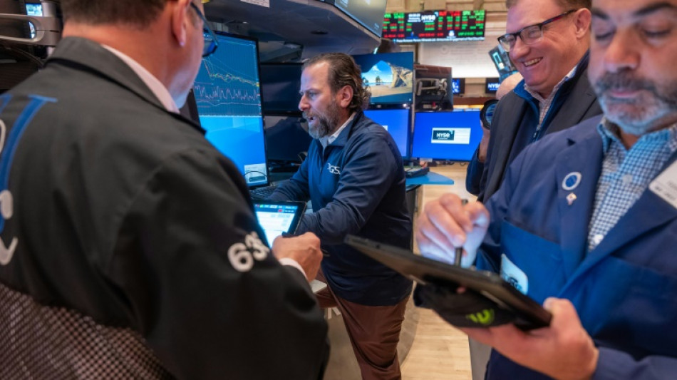 Wall Street termine en hausse, le march&eacute; rassur&eacute; par une &eacute;mission de dette