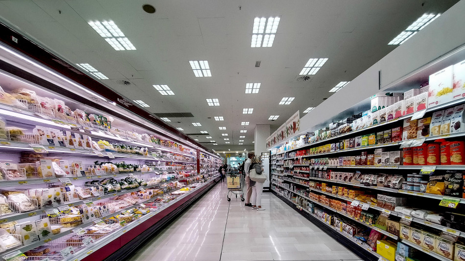 Alimenti sicuri ma irregolarit&agrave; nello 0,7% dei controlli, il rapporto del minsitero