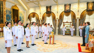 Novo primeiro-ministro interino da Tail&acirc;ndia assume em plena crise pol&iacute;tica