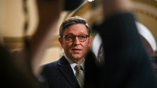 Johnson luta para seguir &agrave; frente da C&acirc;mara dos Representantes com b&ecirc;n&ccedil;&atilde;o de Trump