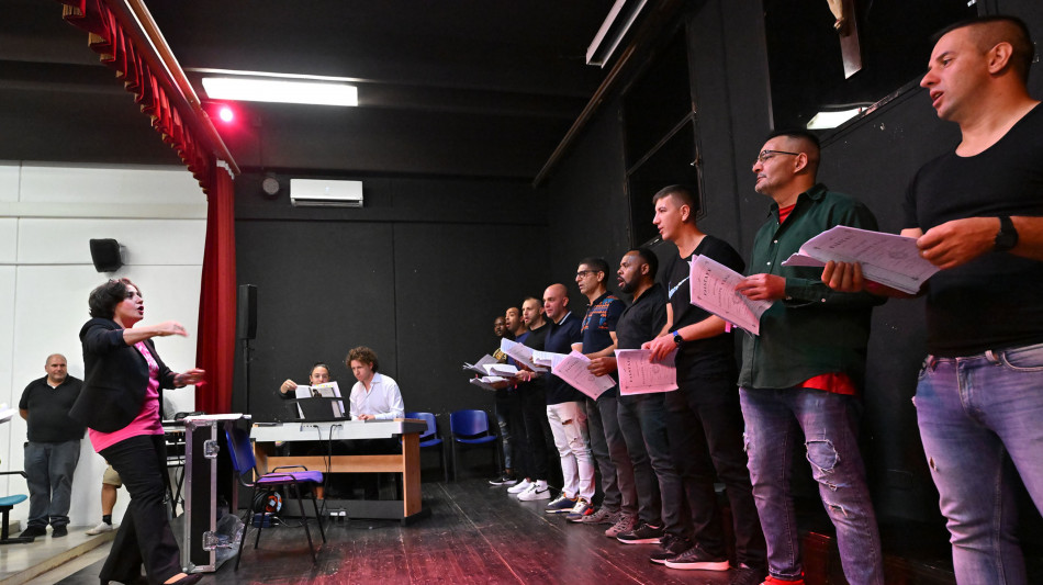 Coro detenuti di Parma in un concerto lirico al Teatro Regio