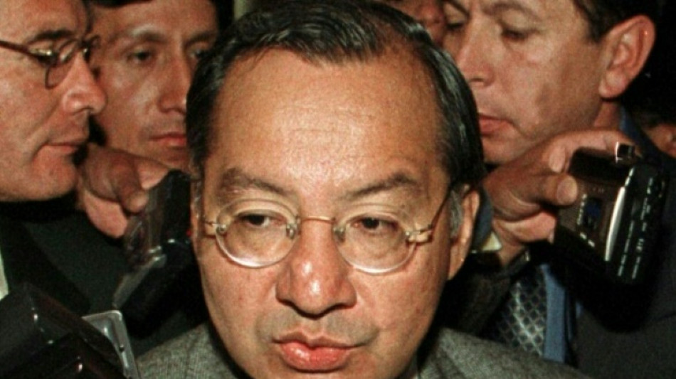 Ex-embaixador dos EUA &eacute; acusado de espionar para Cuba