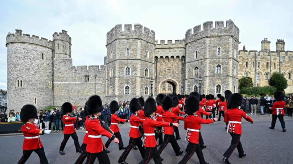 A Windsor, les visiteurs &eacute;mus se pressent devant la s&eacute;pulture d'Elizabeth II