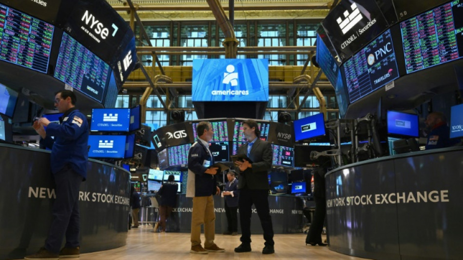 Wall Street ouvre en ordre dispers&eacute;, manque d'entrain apr&egrave;s des semaines de hausse