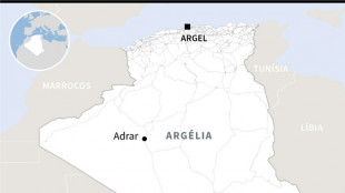 Acidente em estrada deixa ao menos 34 mortos na Arg&eacute;lia