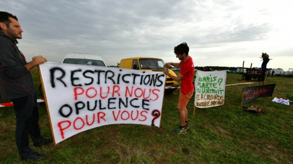 Deux-S&egrave;vres: des milliers d'opposants pour "reboucher" une r&eacute;serve d'eau, malgr&eacute; l'interdiction