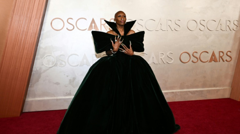 La alfombra roja de los &Oacute;scar reluce con mucho brillo, blanco y la moda "Wicked"