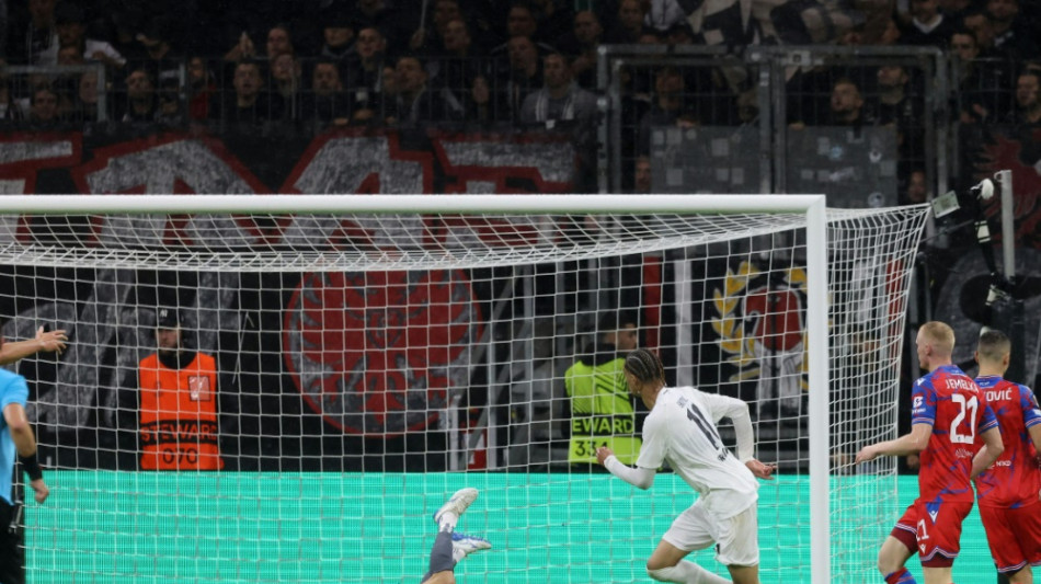 Frankfurt gibt Sieg im Lieblingswettbewerb sp&auml;t aus der Hand