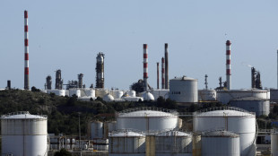 Petrolio allunga passo, Wti oltre 100 dollari e Brent verso 112 dollari