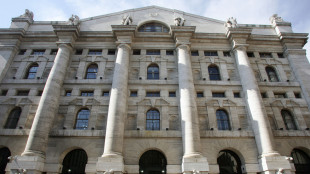 Borsa: Milano gira in rialzo con le banche, gi&ugrave; Prysmian