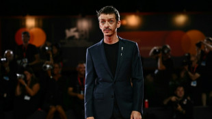 Nahuel P&eacute;rez se ve "bonita" como mujer y &Uacute;rsula Corber&oacute; "descontrolada" en la cinta "El jockey"