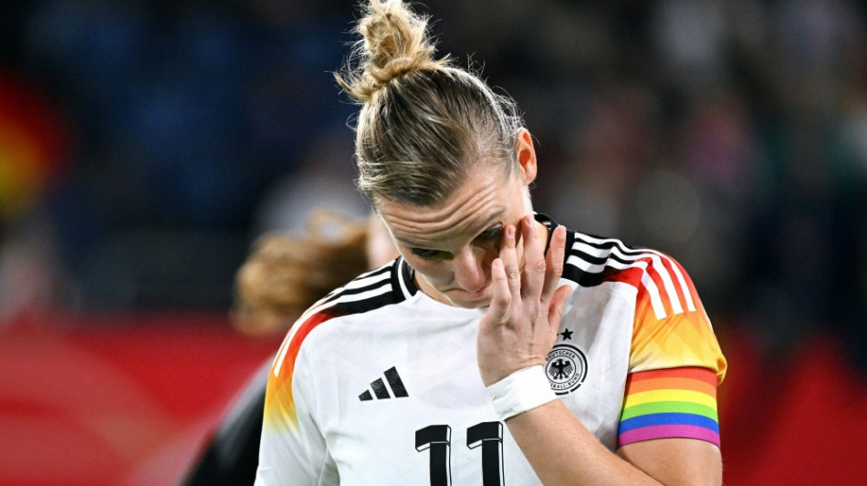 Popp ausgewechselt: Letztes L&auml;nderspiel mit gro&szlig;en Emotionen