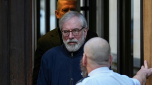 Julgamento de ex-l&iacute;der do Sinn F&eacute;in, Gerry Adams, termina ap&oacute;s acordo com v&iacute;timas do IRA