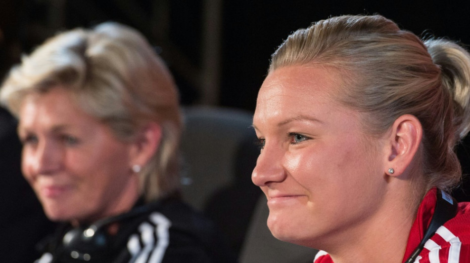 Neid w&uuml;rdigt Popp: "Wollte nie im Mittelpunkt stehen"