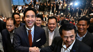 Candidato reformista a primeiro-ministro da Tail&acirc;ndia suspenso do Parlamento