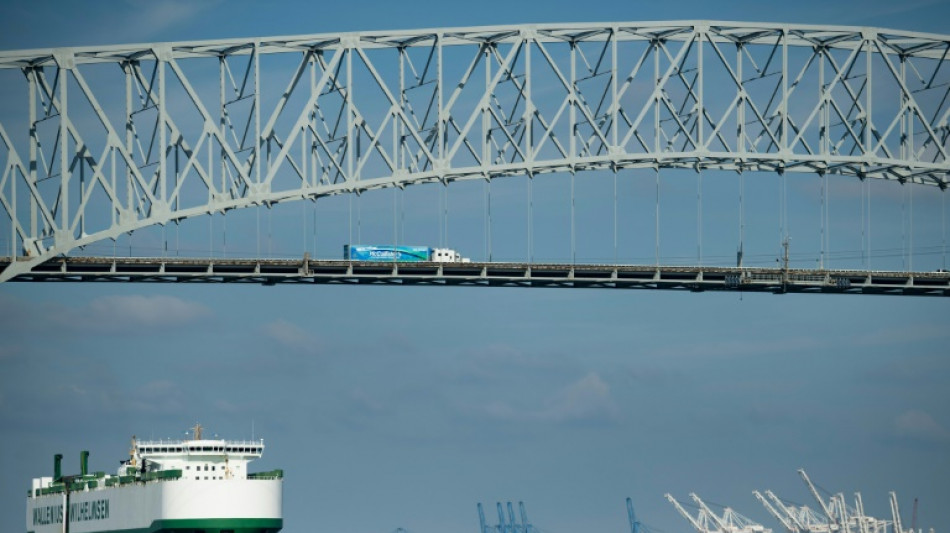 Un puente de EEUU se derrumba tras chocar contra &eacute;l un barco