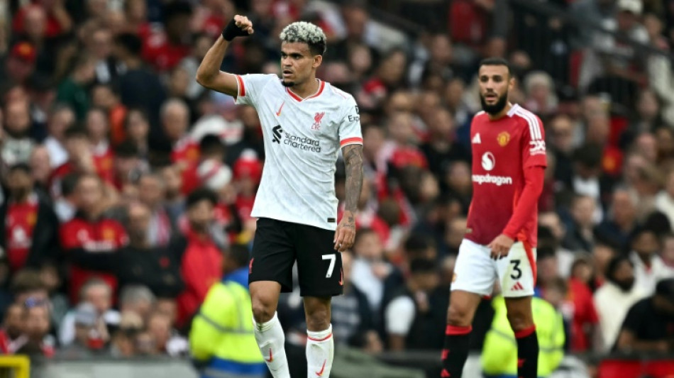 Angleterre: Liverpool mate Old Trafford, Chelsea accroch&eacute; chez lui
