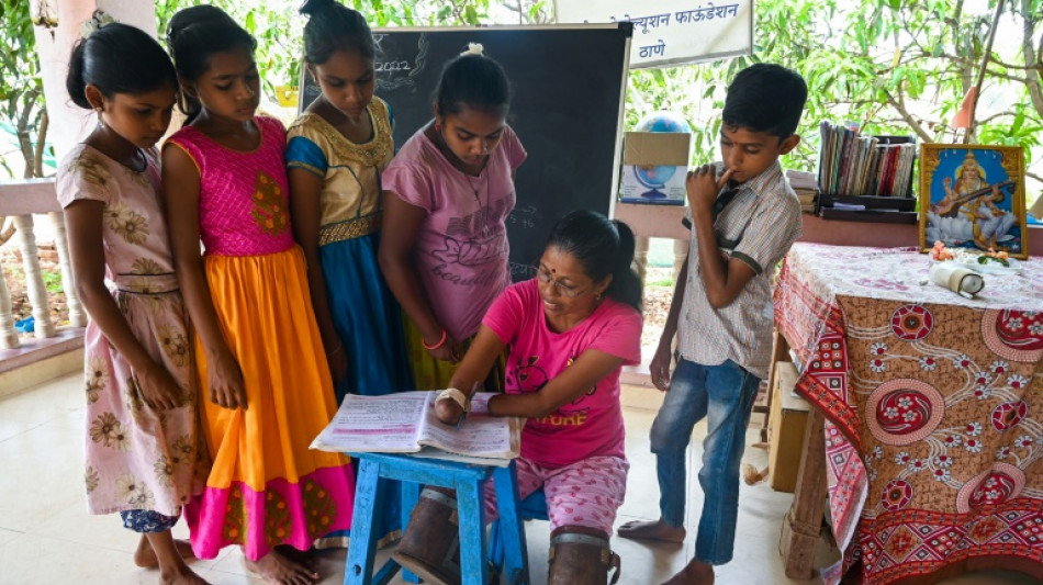 Amputada de pies y manos, una profesora india sobrevive gracias a la ense&ntilde;anza
