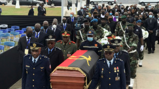 Angola: hommage &agrave; l'ex-pr&eacute;sident dos Santos, en pleine contestation &eacute;lectorale