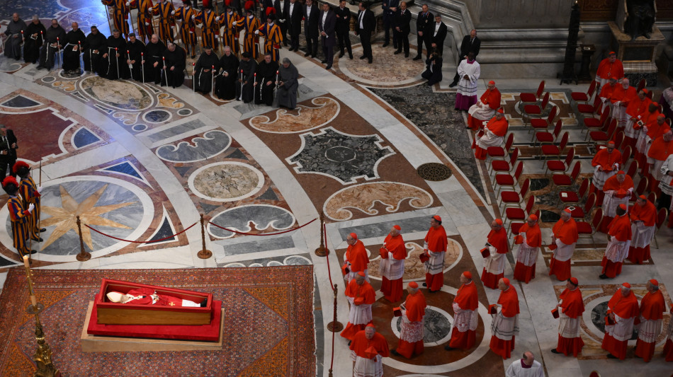 Terminato il rito della traslazione della salma del Papa
