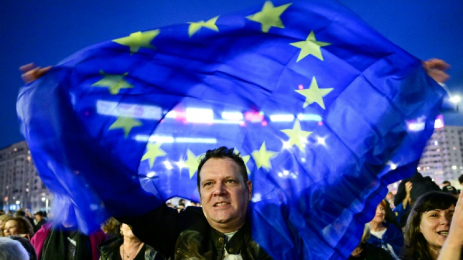 La extrema derecha de Ruman&iacute;a espera victoria en elecci&oacute;n presidencial