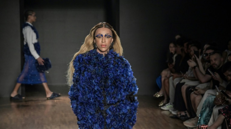 Erika Hilton 'rompe paradigmas' na passarela da S&atilde;o Paulo Fashion Week