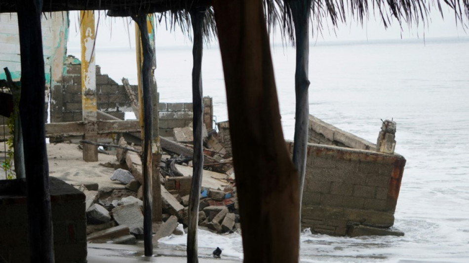 Dos muertos en M&eacute;xico por paso de hurac&aacute;n John, degradado a tormenta tropical