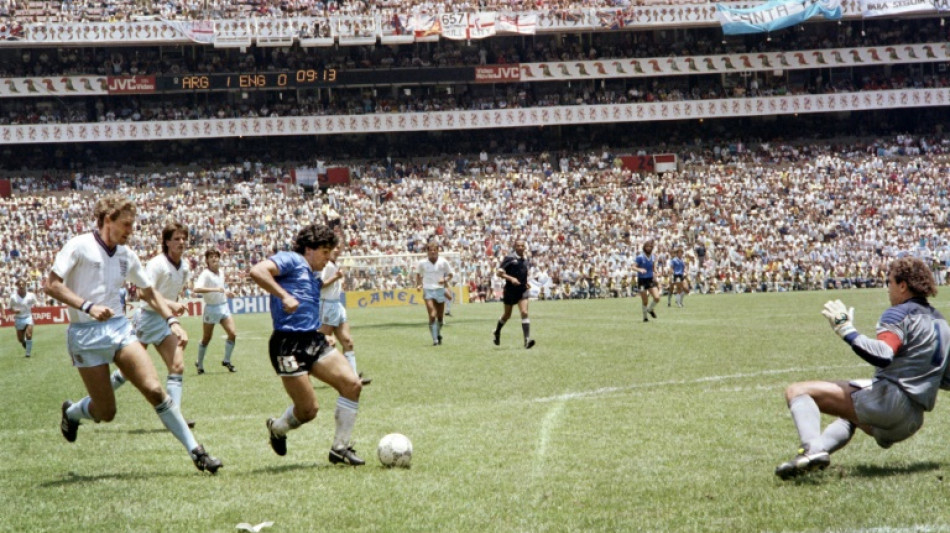 Maradonas Trikot von "Hand Gottes"-Tor f&uuml;r 8,8 Millionen Euro versteigert