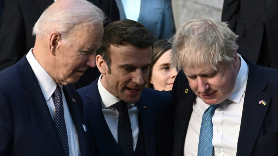 Pr&eacute;sidentielle: la campagne "sans magie" de Macron interroge