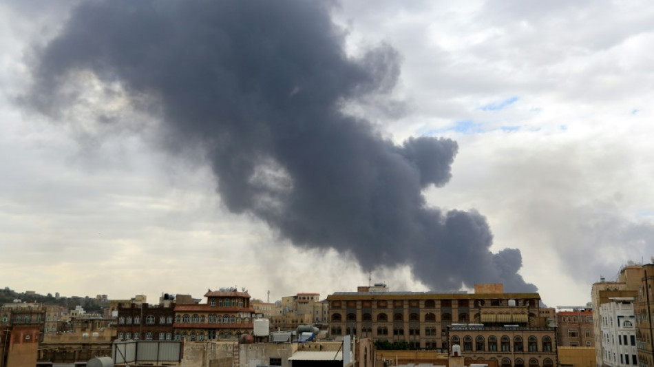 Israel greift Flughafen von Jemens Hauptstadt an - Huthis: Auch die USA beteiligt