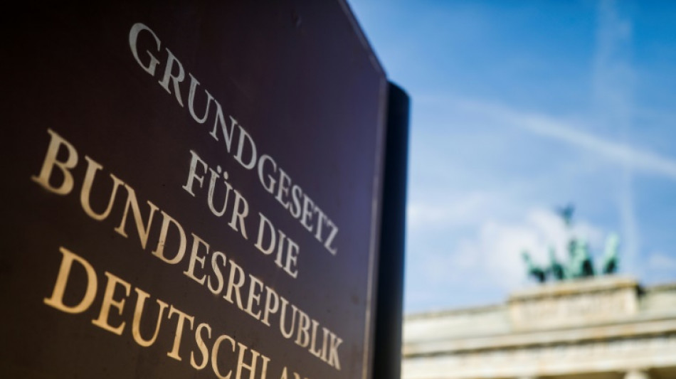 Philologenverband: Befassung mit Grundgesetz in Lehrkr&auml;fteausbildung verankern