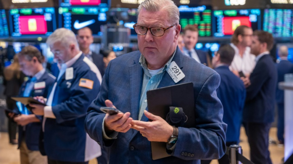 Wall Street ouvre en ordre dispers&eacute;, march&eacute; calme apr&egrave;s Thanksgiving