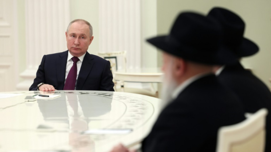 Poutine accuse "les n&eacute;onazis en Ukraine" de commettre des crimes contre les civils